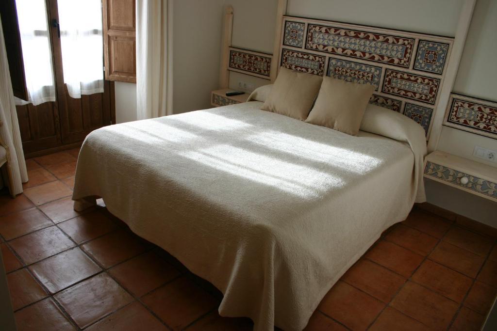 Hostal Santa Maria De Ubeda Exteriör bild